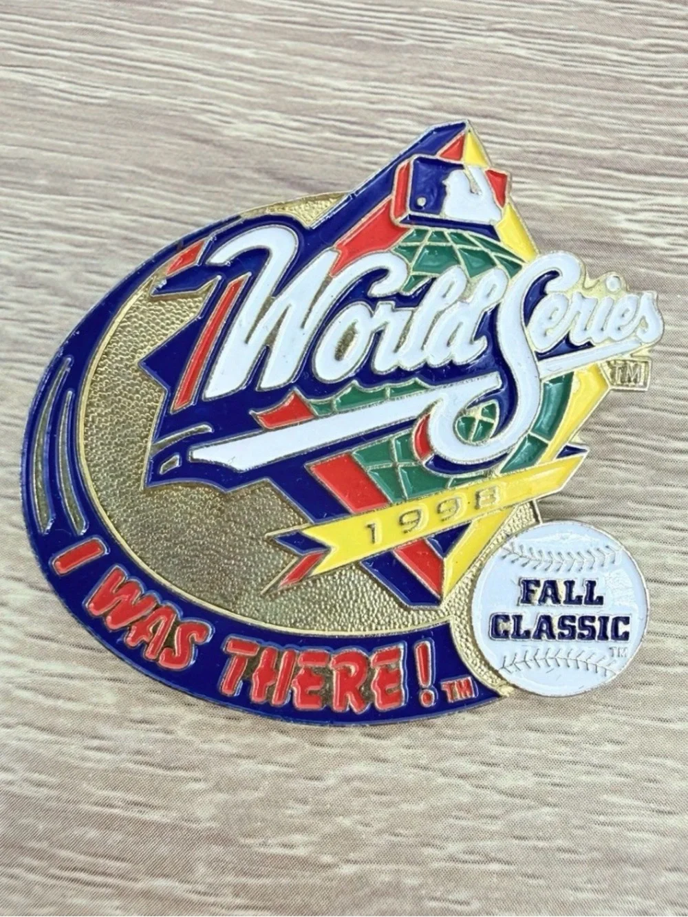 World Series 1998 Lapel Pin Vintage Baseball MLB Padres Yankees Souvenir Badge